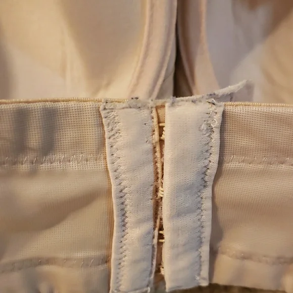 Wacoal Strapless Bra in Light Beige - Picture 3 of 4